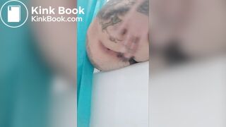 Mommy drops the deuce