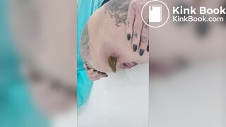 Mommy drops the deuce