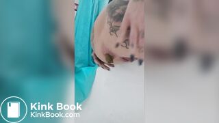 Mommy drops the deuce