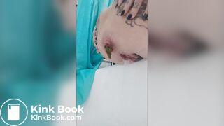 Mommy drops the deuce