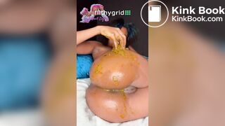 Ebony shits then smears it all on ass