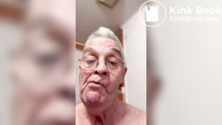 Washing my scat down with my pee yummy