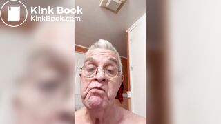 Washing my scat down with my pee yummy