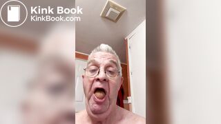 Washing my scat down with my pee yummy