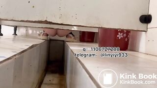 Beautiful women pooping in the toilet 146