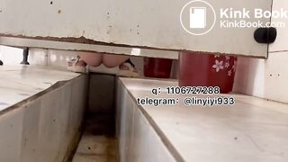 Beautiful women pooping in the toilet 146