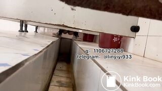 Beautiful women pooping in the toilet 146