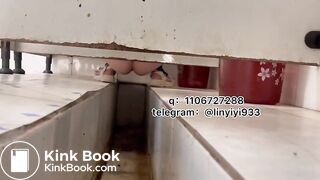 Beautiful women pooping in the toilet 146