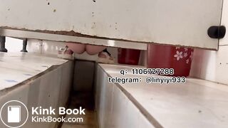 Beautiful women pooping in the toilet 146