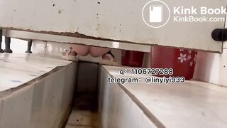 Beautiful women pooping in the toilet 146