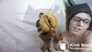 Chick gives guy scatty surprise