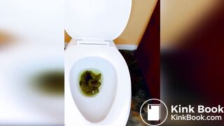 SCAT - Molly pooping