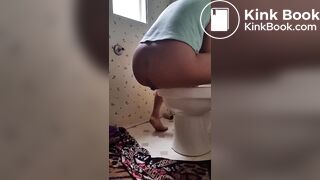 SCAT - FoxyJ pooping
