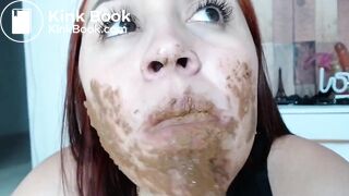 Sexy Latina loves shit