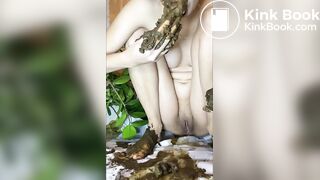 SCAT - Molly pooping