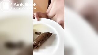 SCAT - Molly pooping