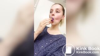 SCAT - Hot girls Pooping