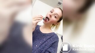 SCAT - Hot girls Pooping