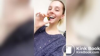 SCAT - Hot girls Pooping