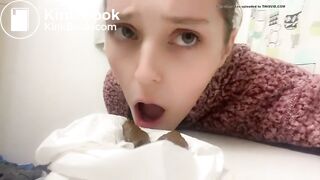 SCAT - Hot girls Pooping