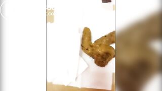 SCAT - Hot girls Pooping