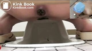 SCAT - Asian girls pooping in the toilet