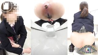 SCAT - Asian girls pooping in the toilet 2