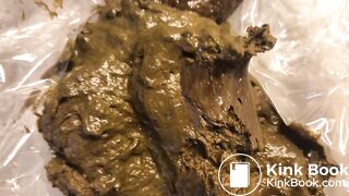 SCAT - Tina Amazon Pooping