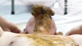 SCAT - Hot girls Pooping