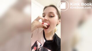 SCAT - Hot girls Pooping