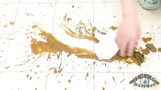 SCAT - Asian girls pooping in the toilet 3