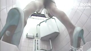 SCAT - Asian girls pooping in the toilet 5