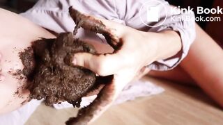 SCAT - Sexy girls Pooping