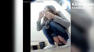 SCAT - Hot girls Pooping