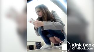 SCAT - Hot girls Pooping