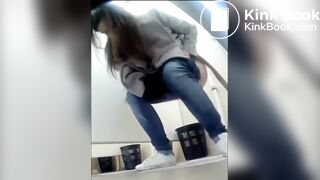 SCAT - Hot girls Pooping