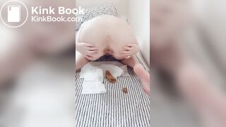 SCAT - Hot girls Pooping