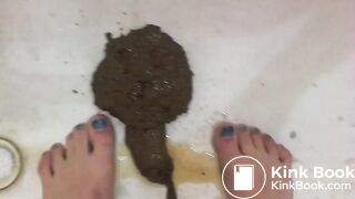 SCAT - Sexy girls Pooping 9