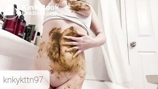 SCAT - Sexy girls Pooping