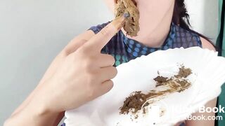 SCAT - Sexy girls Pooping