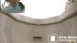 SCAT - Asian girls pooping in the toilet