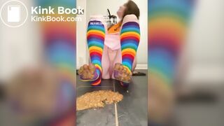 SCAT - Sexy girls Pooping 2