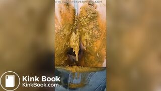 SCAT - Sexy girls Pooping 11