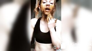 SCAT - Sexy girls Pooping 12