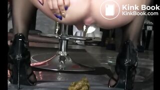 SCAT - Sexy girls Pooping 5