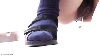 SCAT - Asian girls pooping in the toilet 4