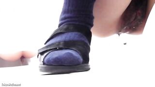 SCAT - Asian girls pooping in the toilet 4