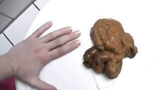 SCAT - Sexy girls Pooping 14