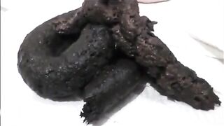 SCAT - Sexy girls Pooping 9