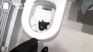 SCAT - Sexy girls Pooping 9